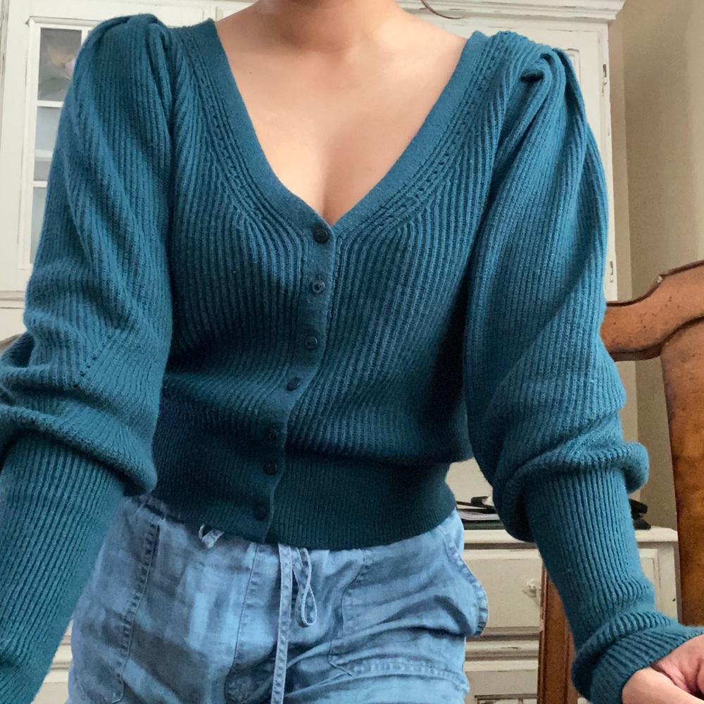 Puff sleeve crop sweater